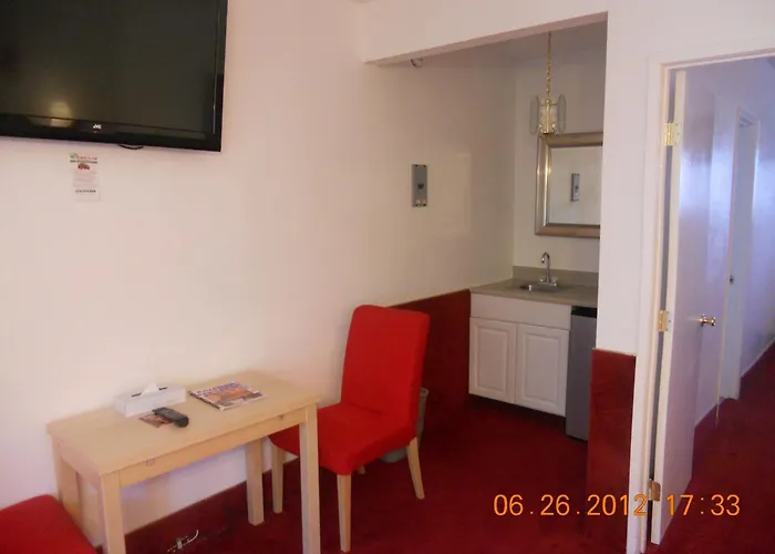 Tradewinds AirportAirport Hotel